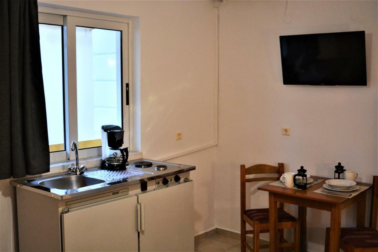 Raph's Studios-apts By The Sea Апартаменты *