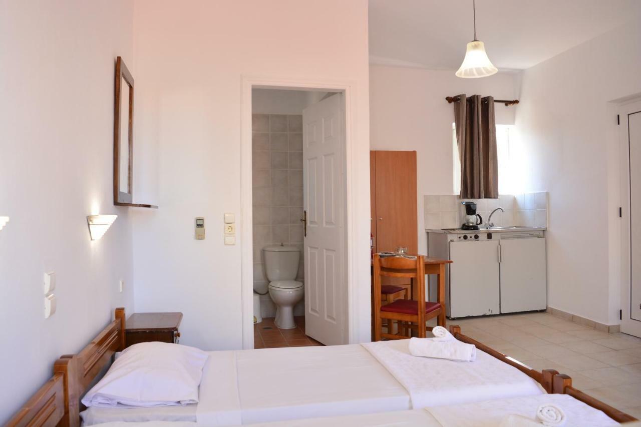 Raph's Studios-apts By The Sea *