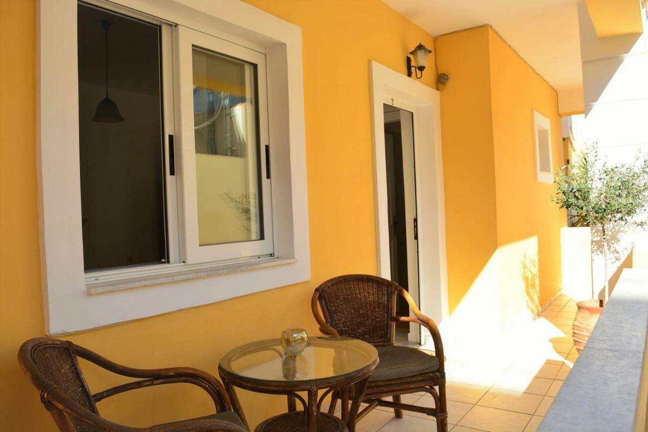 Raph's Studios-apts By The Sea *