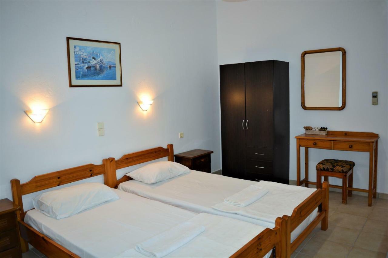 Raph's Studios-apts By The Sea