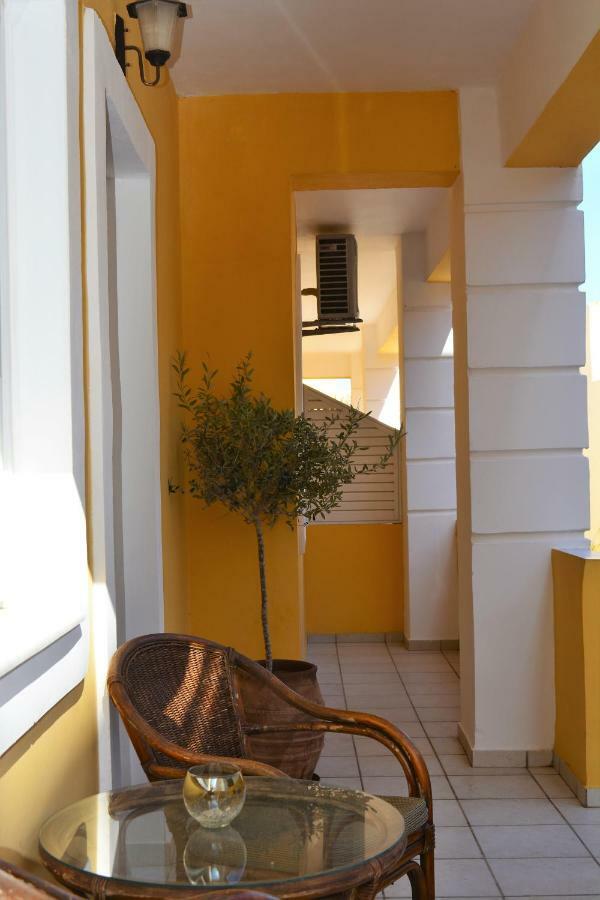 Апартаменты Raph's Studios-apts By The Sea