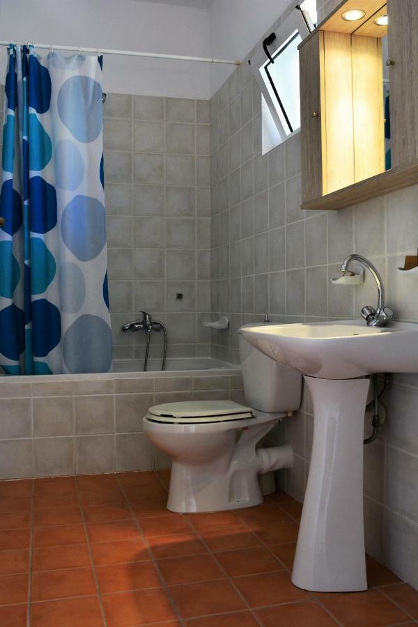 Raph's Studios-apts By The Sea