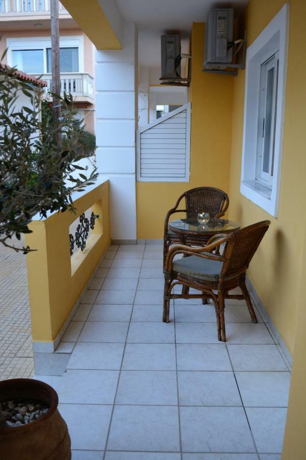 Апартаменты Raph's Studios-apts By The Sea *